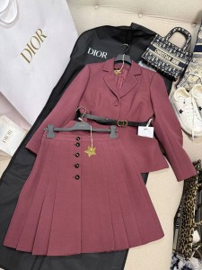ЖЕНСКИЙ КОСТЮМ CHRISTIAN DIOR БОРДОВЫЙ