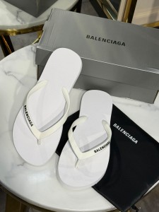 ЖЕНСКИЕ ШЛЕПАНЦЫ BALENCIAGA БЕЛЫЕ