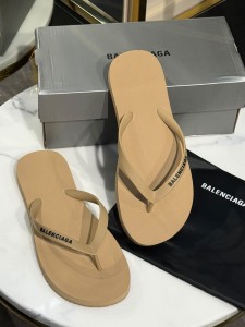 ЖЕНСКИЕ ШЛЕПАНЦЫ BALENCIAGA БЕЖЕВЫЕ