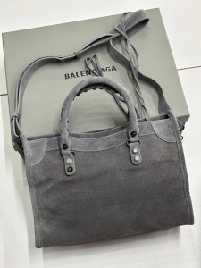 ЖЕНСКАЯ ЗАМШЕВАЯ СУМКА BALENCIAGA 30 СМ СЕРАЯ