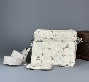 МУЖСКАЯ СУМКА LOUIS VUITTON TRIO БЕЛАЯ