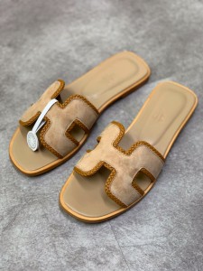 ЖЕНСКИЕ ШЛЕПАНЦЫ HERMES БЕЖЕВЫЕ ЖЕНСКИЕ ШЛЕПАНЦЫ HERMES БЕЖЕВЫЕ