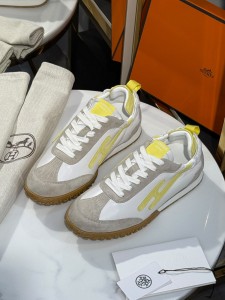 ЖЕНСКИЕ КРОССОВКИ HERMES