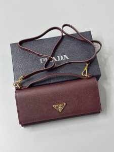 ЖЕНСКАЯ СУМКА КЛАТЧ PRADA БОРДОВАЯ