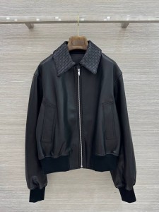 ЖЕНСКАЯ КУРТКА БОБМЕР BOTTEGA VENETA ЧЕРНАЯ