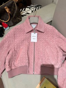 ЖЕНСКАЯ ЗАМШЕВАЯ КУРТКА BOTTEGA VENETA РОЗОВАЯ