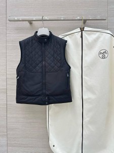 ЖЕНСКАЯ ЖИЛЕТКА HERMES ЧЕРНАЯ