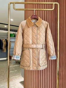 ЖЕНСКАЯ СТЕГАННАЯ КУРТКА BURBERRY БЕЖЕВАЯ