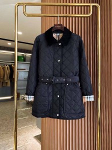 ЖЕНСКАЯ СТЕГАННАЯ КУРТКА BURBERRY ЧЕРНАЯ
