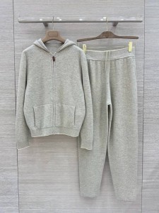 ЖЕНСКИЙ КАШЕМИРОВЫЙ КОСТЮМ LORO PIANA