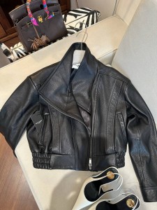 ЖЕНСКАЯ КОЖАНАЯ КУРТКА SAINT LAURENT ЧЕРНАЯ