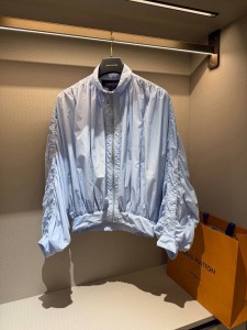 ЖЕНСКАЯ ВЕТРОВКА LOUIS VUITTON ГОЛУБАЯ