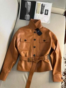 ЖЕНСКАЯ КОЖАНАЯ КУРТКА SAINT LAURENT КРЕМОВАЯ