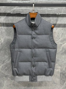 МУЖСКАЯ ЖИЛЕТКА BRUNELLO CUCINELLI СЕРАЯ