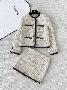 ЖЕНСКИЙ КОСТЮМ CHANEL