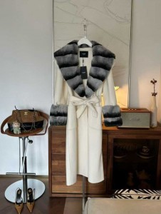 ЖЕНСКОЕ ПАЛЬТО FENDI БЕЛОЕ ЖЕНСКОЕ ПАЛЬТО FENDI БЕЛОЕ