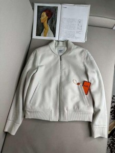 ЖЕНСКАЯ КОЖАНАЯ КУРТКА HERMES БЕЛАЯ