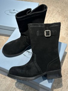 ЖЕНСКИЕ ЗАМШЕВЫЕ БОТИНКИ PRADA ЧЕРНЫЕ