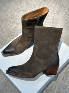 ЖЕНСКИЕ ЗАМШЕВЫЕ КАЗАКИ CELINE ШОКОЛАДНЫЕ