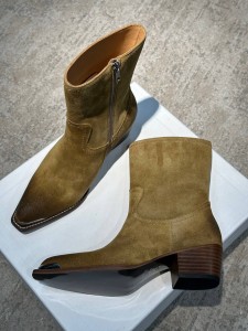 ЖЕНСКИЕ ЗАМШЕВЫЕ КАЗАКИ CELINE КОРИЧНЕВЫЕ