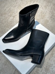 ЖЕНСКИЕ КОЖАНЫЕ КАЗАКИ CELINE ЧЕРНЫЕ