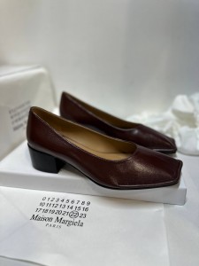 ЖЕНСКИЕ КОЖАНЫЕ ТУФЛИ MAISON MARGIELA  ШОКОЛАДНЫЕ
