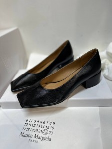ЖЕНСКИЕ КОЖАНЫЕ ТУФЛИ MAISON MARGIELA ЧЕРНЫЕ