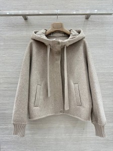 ЖЕНСКАЯ КУРТКА LORO PIANA БЕЖЕВАЯ