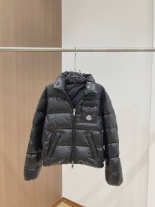 ЖЕНСКИЙ ПУХОВИК MONCLER ЧЕРНЫЙ