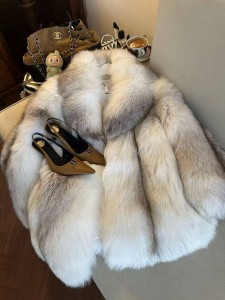 ЖЕНСКАЯ ШУБА CHRISTIAN DIOR БЕЛАЯ