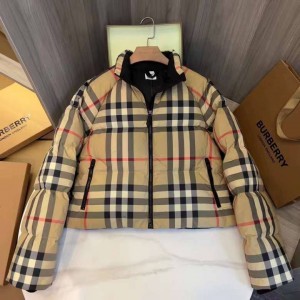 ЖЕНСКИЙ ПУХОВИК BURBERRY
