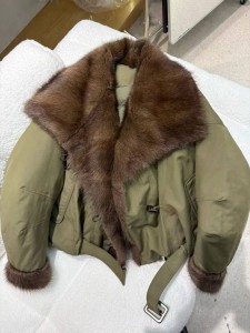 ЖЕНСКАЯ КУРТКА LORO PIANA С МЕХОМ НОРКИ ЖЕНСКАЯ КУРТКА LORO PIANA С МЕХОМ НОРКИ