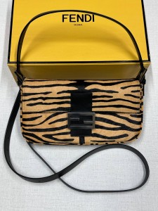 ЖЕНСКАЯ СУМКА FENDI ЛЕОПАРДОВАЯ ЖЕНСКАЯ СУМКА FENDI ЛЕОПАРДОВАЯ