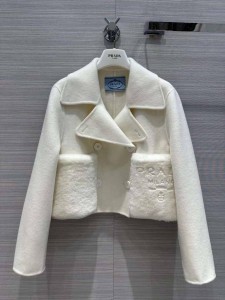 ЖЕНСКОЕ УКОРОЧЕННОЕ ПАЛЬТО PRADA БЕЛОЕ