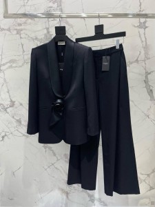 ЖЕНСКИЙ КЛАССИЧЕСКИЙ КОСТЮМ SAINT LAURENT ЧЕРНЫЙ ЖЕНСКИЙ КЛАССИЧЕСКИЙ КОСТЮМ SAINT LAURENT ЧЕРНЫЙ