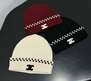 ЖЕНСКА ШАПКА CHANEL БЕЛАЯ ЖЕНСКА ШАПКА CHANEL БЕЛАЯ