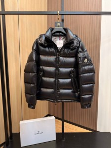 МУЖСКОЙ ПУХОВИК MONCLER ЧЕРНЫЙ