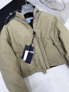 ЖЕНСКАЯ КУРТКА PRADA БЕЖЕВАЯ