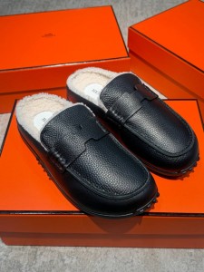 ЖЕНСКИЕ КОЖАНЫЕ МЮЛИ НА МЕХУ HERMES ЧЕРНЫЕ