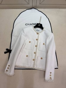 ЖЕНСКИЙ ЖАКЕТ CHANEL БЕЛЫЙ ЖЕНСКИЙ ЖАКЕТ CHANEL БЕЛЫЙ