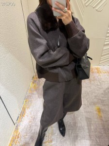 ЖЕНСКИЙ КАШЕМИРОВЫЙ КОСТЮМ LORO PIANA ШОКОЛАДНЫЙ ЖЕНСКИЙ КАШЕМИРОВЫЙ КОСТЮМ LORO PIANA ШОКОЛАДНЫЙ