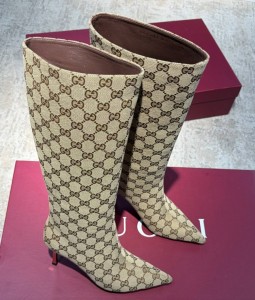 БЕЖЕВЫЕ САПОГИ ИЗ ТЕКСТИЛЯ GUCCI НА ВЫСОКОМ КАБЛУКЕ