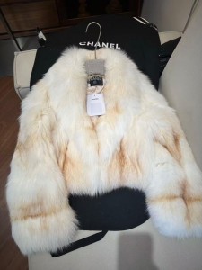 ЖЕНСКАЯ МИНИ ШУБА ИЗ ЛИСЫ CHANEL БЕЛАЯ ЖЕНСКАЯ МИНИ ШУБА ИЗ ЛИСЫ CHANEL БЕЛАЯ