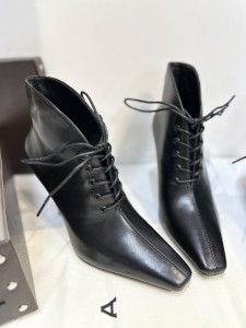 ЖЕНСКИЕ КОЖАНЫЕ БОТИЛЬОНЫ ALAIA ЧЕРНЫЕ