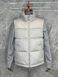 МУЖСКАЯ  ЖИЛЕТКА BOTTEGA VENETA CЕРАЯ