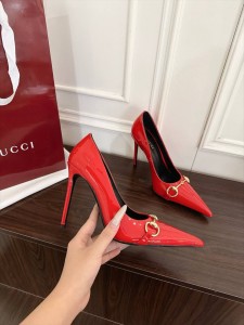 ЖЕНСКИЕ ЛАКИРОВАНЫЕ ТУФЛИ GUCCI КРАСНЫЕ