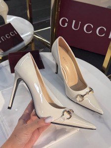 ЖЕНСКИЕ ЛАКИРОВАНЫЕ ТУФЛИ GUCCI БЕЛЫЕ