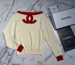 ЖЕНСКИЙ БЕЛЫЙ ДЖЕМПЕР CHANEL