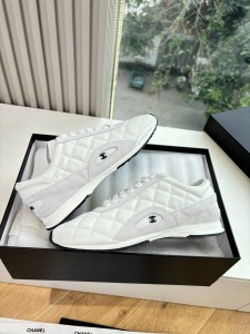 ЖЕНСКИЕ КОЖАНЫЕ КРОССОВКИ CHANEL БЕЛЫЕ