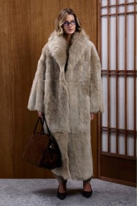 ЖЕНСКАЯ ДУБЛЕНКА С МЕХОМ FENDI БЕЖЕВАЯ ЖЕНСКАЯ ДУБЛЕНКА С МЕХОМ FENDI БЕЖЕВАЯ